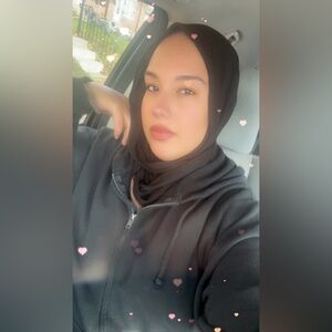 Meet your Posher, Zahia